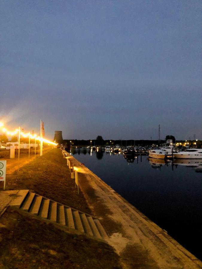 Bed And Breakfast De Biesbosch - In 'T Riet Drimmelen Bagian luar foto
