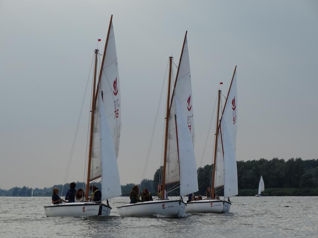 Bed And Breakfast De Biesbosch - In 'T Riet Drimmelen Ruang foto